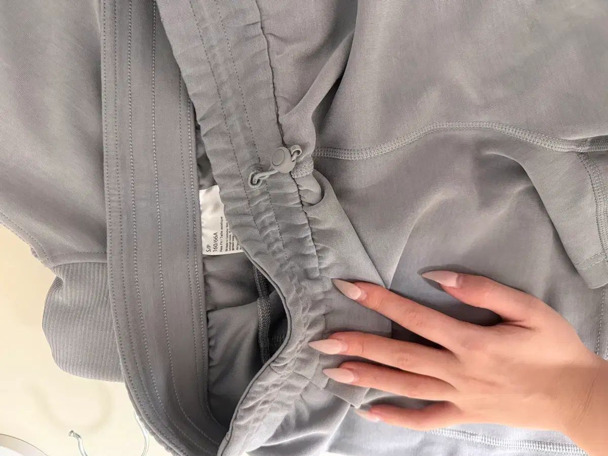 ルルレモン ホワイト ハイネックジップアップ ルルレモン Align