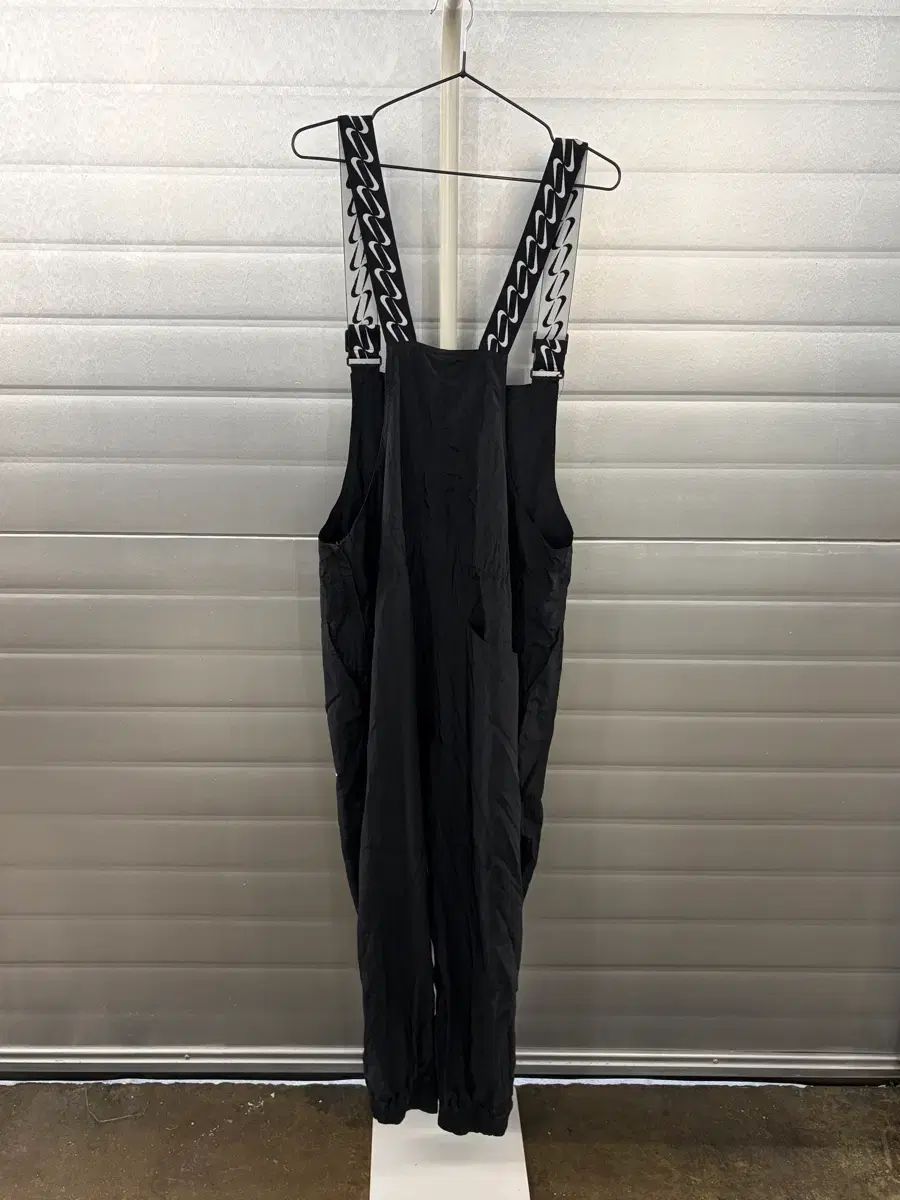 ナイキ スウッシュ ブラック オーバーオール M - メルカリ