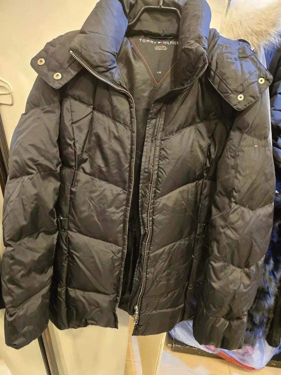 Tommy Hilfiger トミーヒルフィガー ブラック レディース ダウン L 
