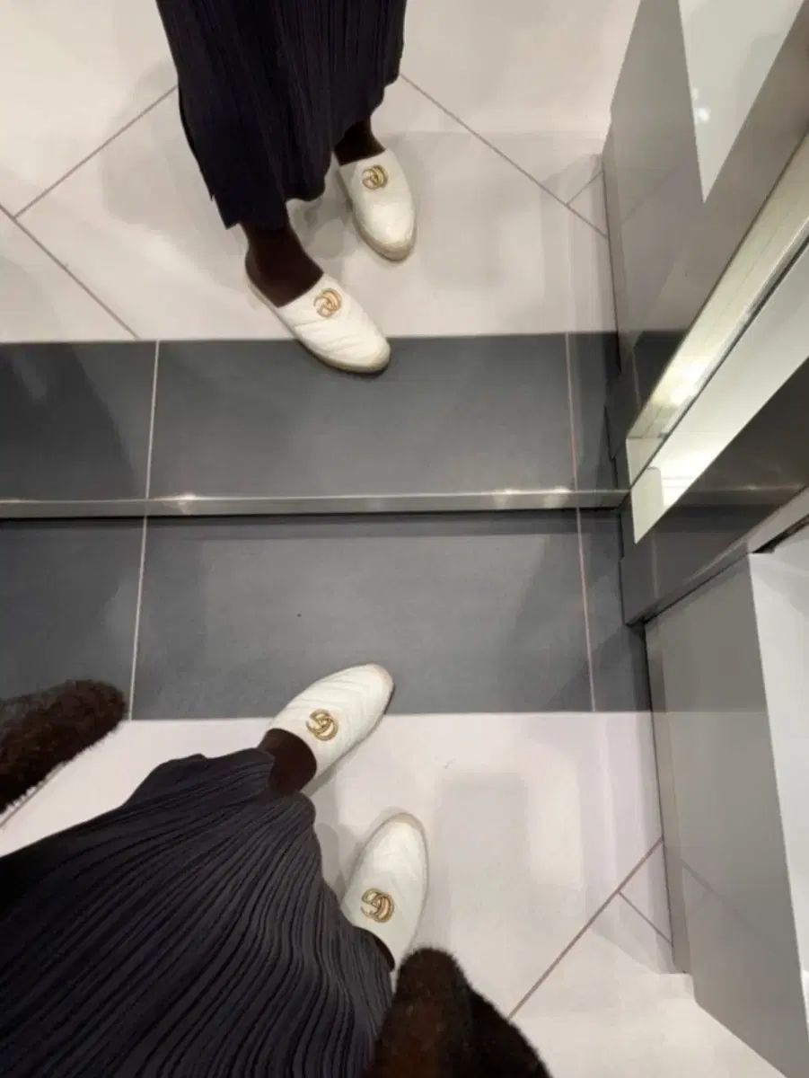 グッチ マーモント エスパドリーユ ミュール スリッパ 白 - メルカリ