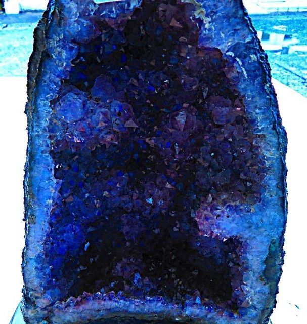 ウルグアイ産☆濃い濃い☆天然水晶宝石☆アメジストドーム超強パワー