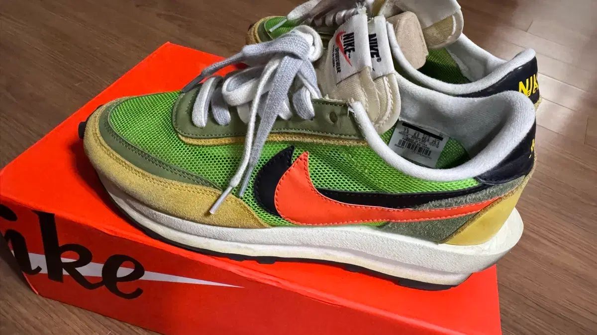 超美品箱付きsacai x Nike LDVWaffle グリーンマルチ 超美品箱付きsacai x Nike LDVWaffle グリーンマルチ