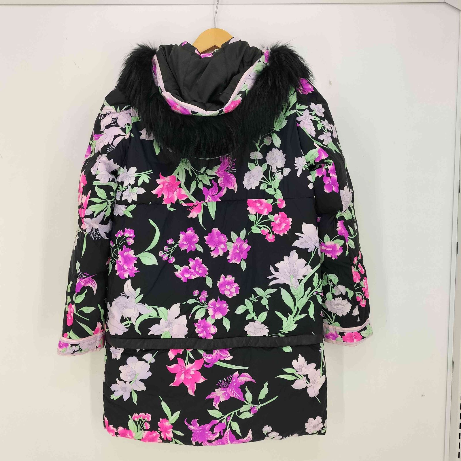 レオナール LEONARD ラクーンファー 花柄 レザー切替 ダウンコート