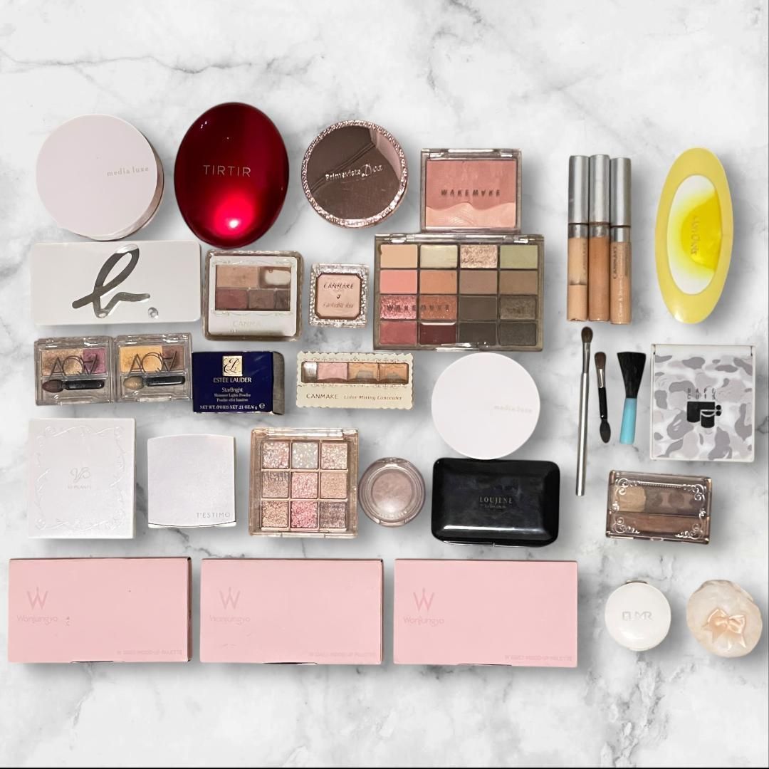 コスメ大量まとめ売り 100点以上　アイシャドウ パウダー リップ ベース　など コスメ大量まとめ売り アイシャドウ パウダー 他 使用品含む - メルカリ