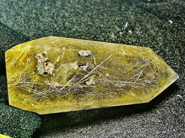 直径48.2㍉ タイチンルチルクォーツ 大量のルチル金針で出来た天然洞 貴重 楽天市場】【現品お届け！】鑑別書付き タイチンルチルクォーツ