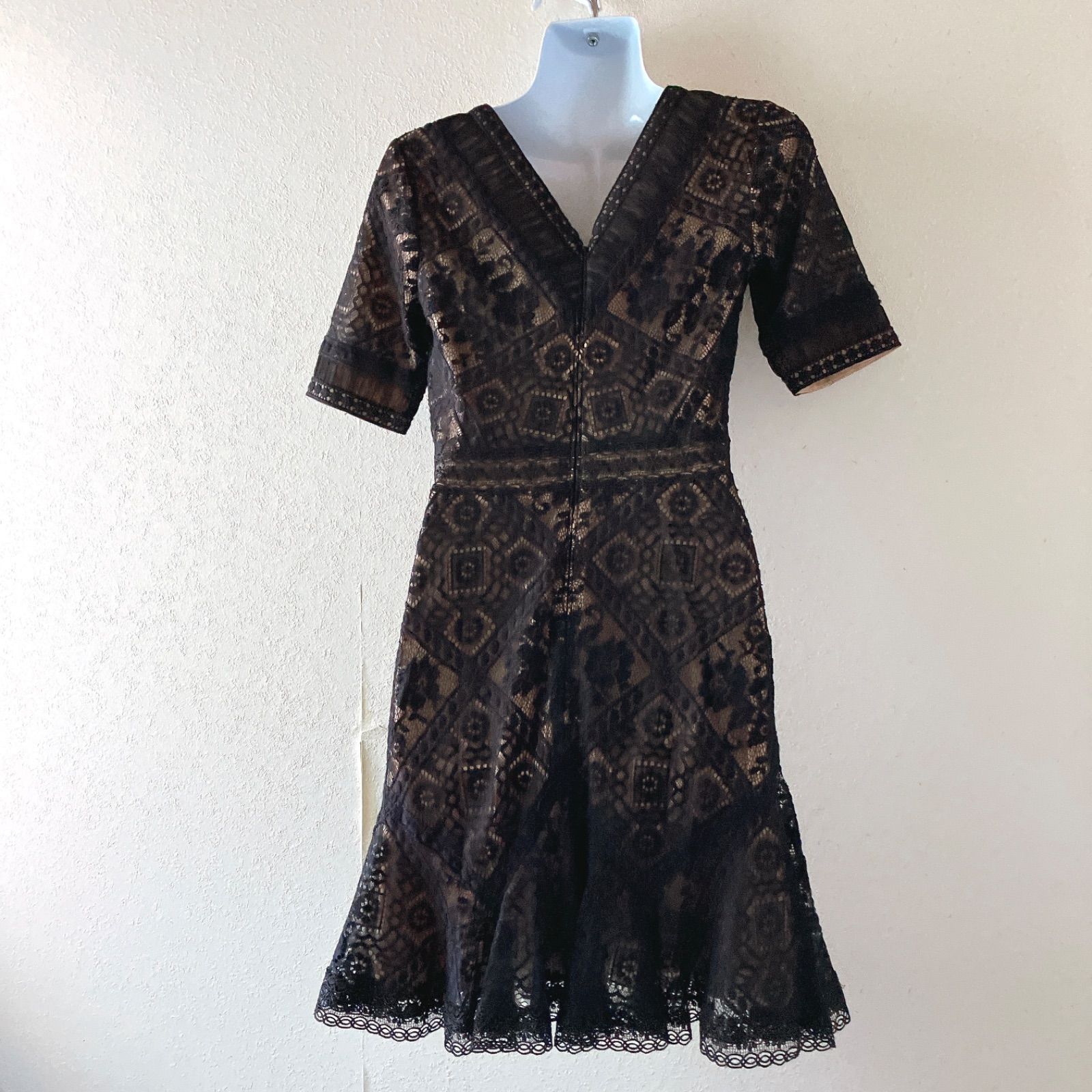 タダシショージ　花柄レース　ノースリーブ　Ｖネックフレアワンピース　ドレス　2 TADASHI SHOJI】総レース Vネック フレアワンピース ブラック 黒 半袖