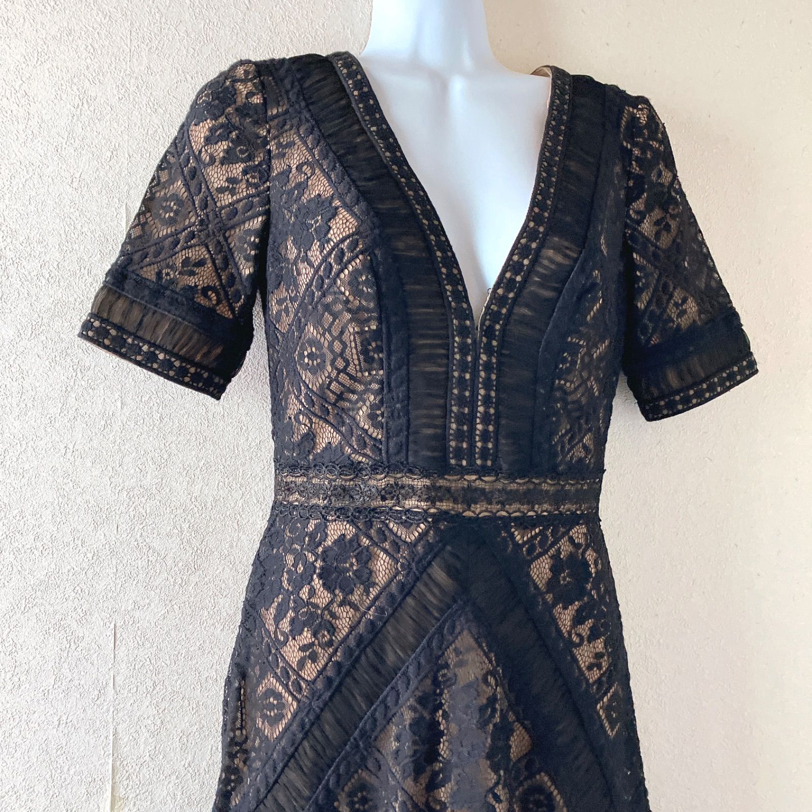 タダシショージ　総レース　ワンピース　Vネック　切替　ノースリーブ　ドレス TADASHI SHOJI】総レース Vネック フレアワンピース ブラック 黒 半袖