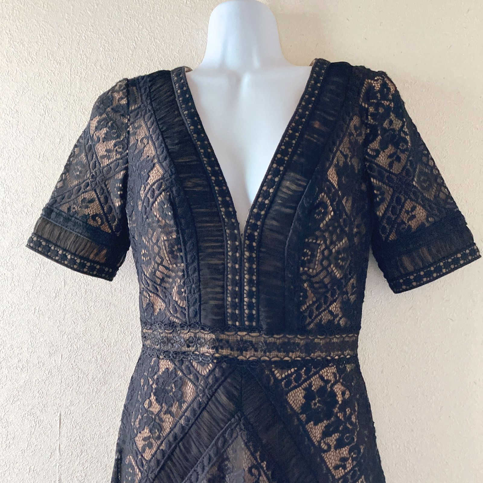 タダシショージ　花柄レース　ノースリーブ　Ｖネックフレアワンピース　ドレス　2 TADASHI SHOJI】総レース Vネック フレアワンピース ブラック 黒 半袖