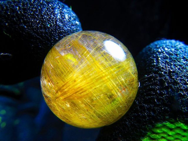 超金運上昇☆天然水晶☆ルチルクォーツ ☆台付き☆丸玉30mm☆tk2868