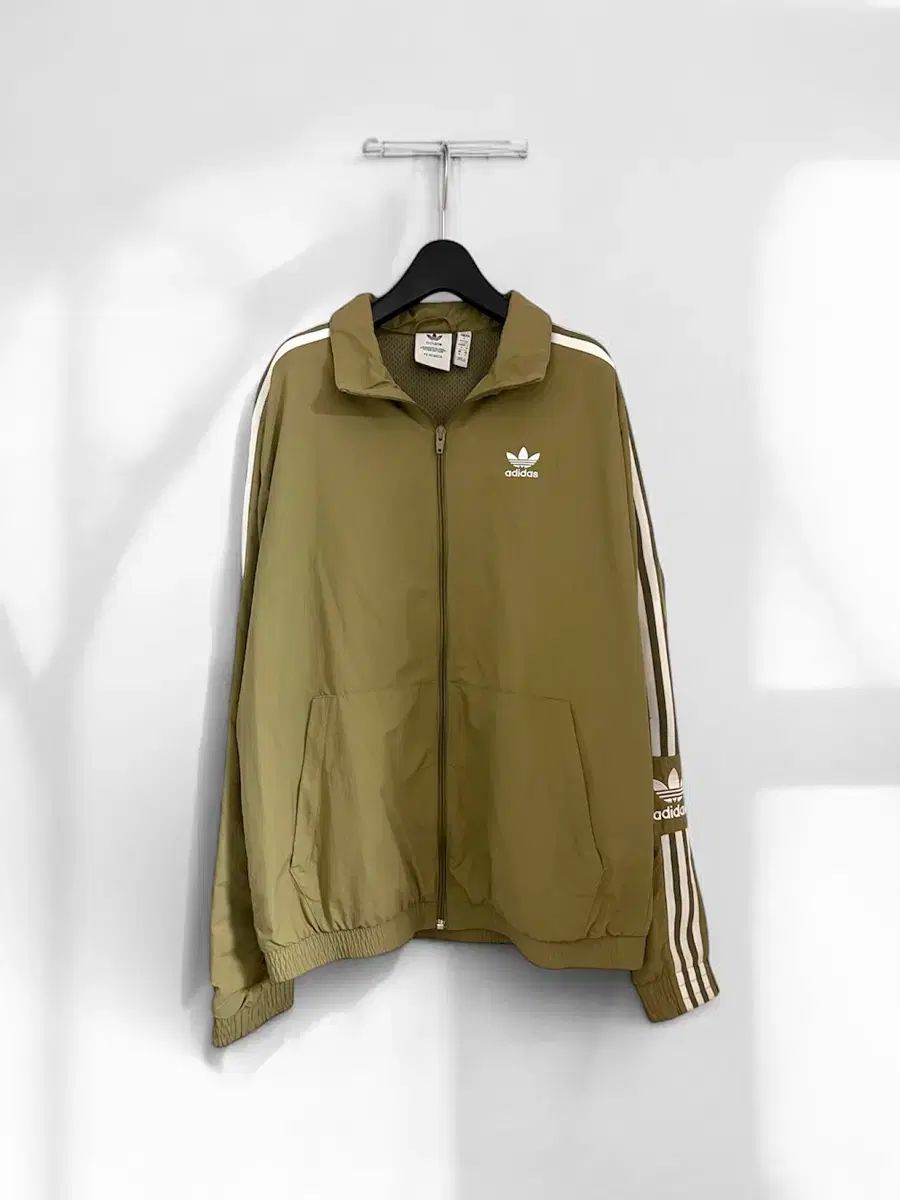 新品★ ヨンジュン着用★トラックジャケット★トラックトップ★ジャージ 新品☆ ヨンジュン着用☆トラックジャケット☆トラックトップ