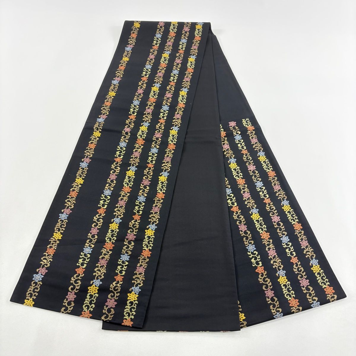 美品】 袋帯 秀品 花唐草 箔 黒 六通 正絹 【中古】 - メルカリ