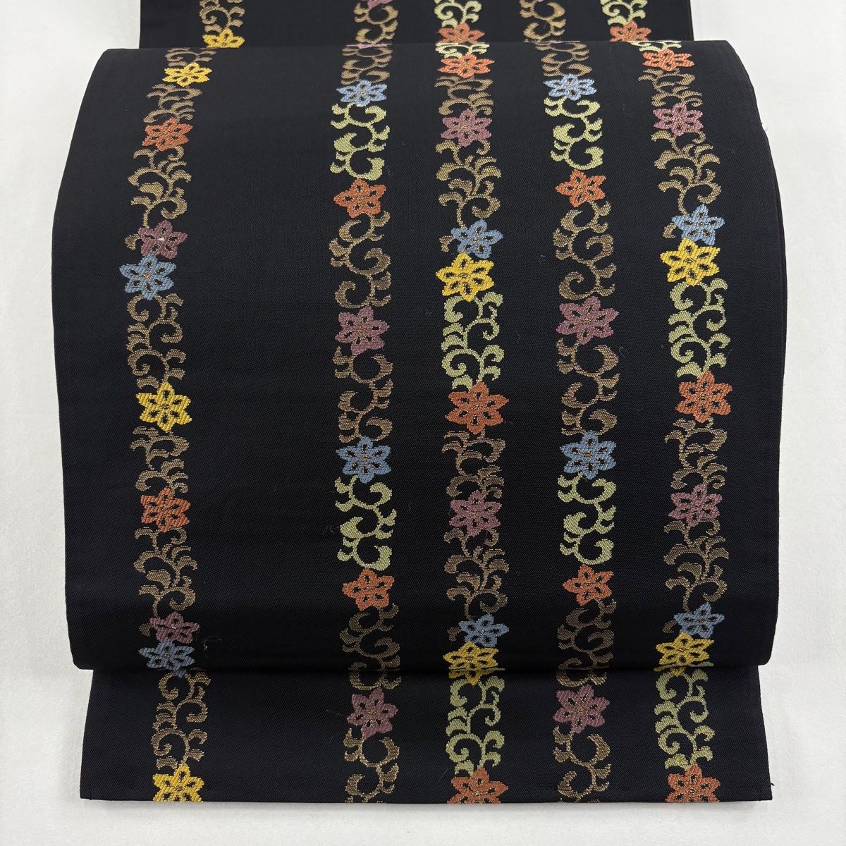 美品】 袋帯 秀品 花唐草 箔 黒 六通 正絹 【中古】 - メルカリ