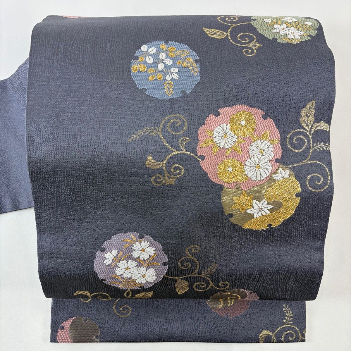 売約済み【秋のおしゃれ用に】★★新品未使用　正絹雪輪名古屋帯★★ 名古屋帯 秀品 雪輪 秋草 金糸 箔 灰色 正絹 【中古】 - メルカリ