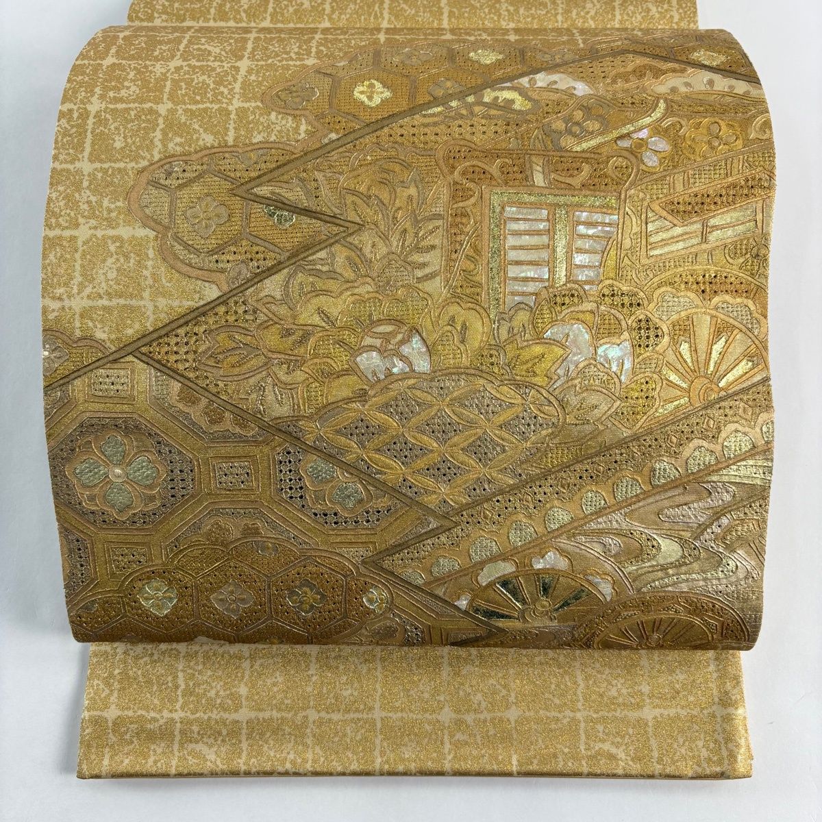 美品】 袋帯 秀品 御所車 有職文様 螺鈿 金彩 金色 お太鼓柄 正絹