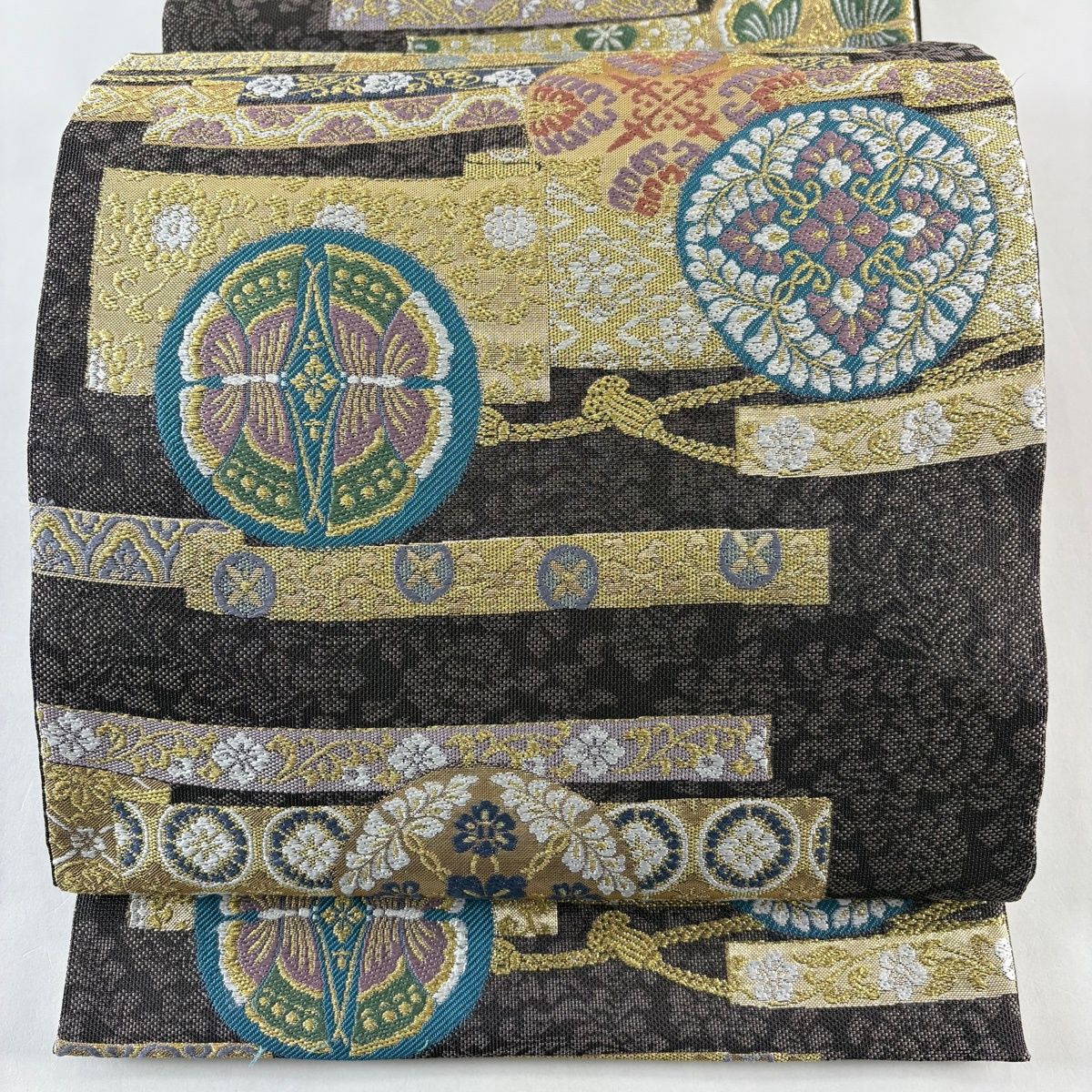 美品 袋帯 秀品 草花 蝶 金糸 唐織 朱色 六通 正絹 中古 : リユース 