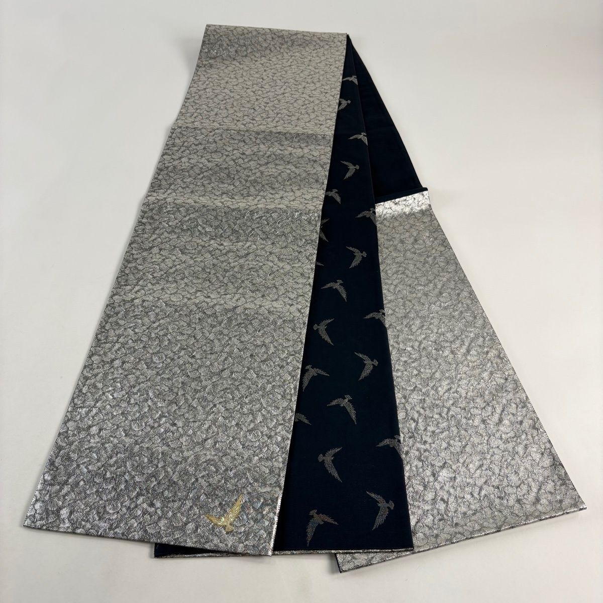 美品】 袋帯 秀品 幾何学 鳥 箔 螺鈿 銀色 六通 正絹 【中古】 - メルカリ