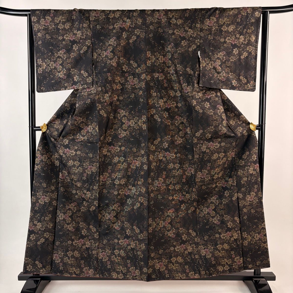 美品】 大島紬 身丈159.5cm 裄丈64cm M 袷 証紙 枝花 墨色 正絹 名品