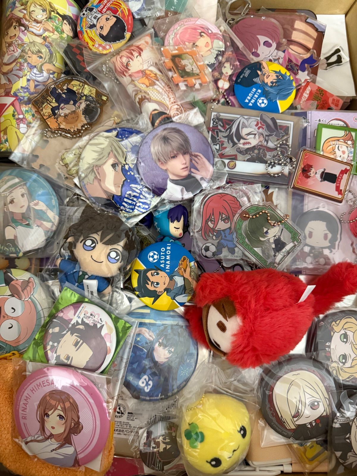 大特価！ アニメグッズ等 缶バッジ キーホルダー クリアファイル