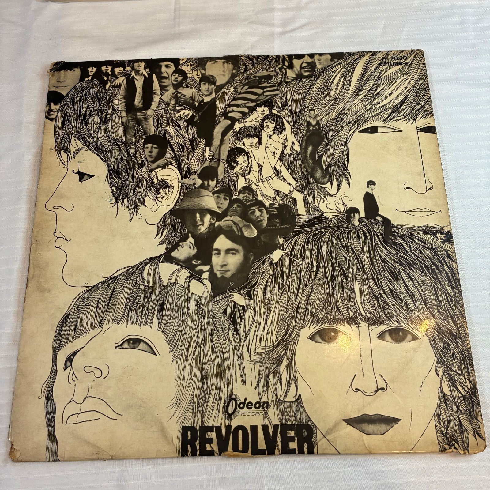 レコード　US盤　ビートルズ　リボルバー　送料込み ビートルズ名盤「リボルバー」…芸術的なレコードジャケットが生まれた