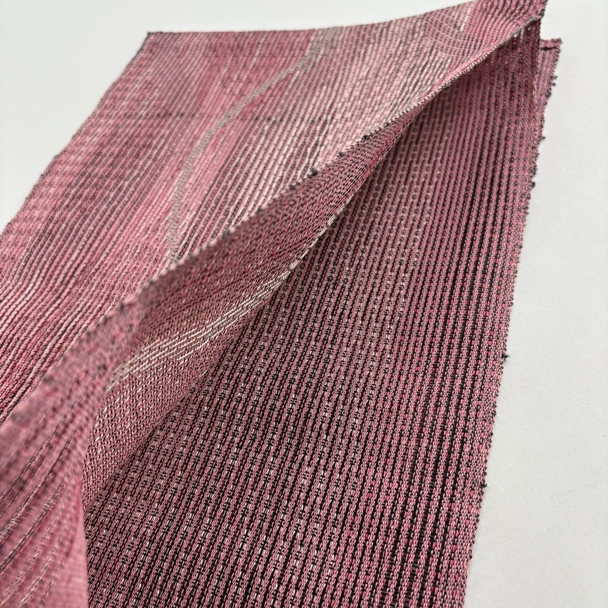 名古屋帯　ピンク　清流にハゼ　正絹 Z-1376 ピンク地で銀糸 正絹 名古屋帯 名古屋仕立て 12/22 - メルカリ