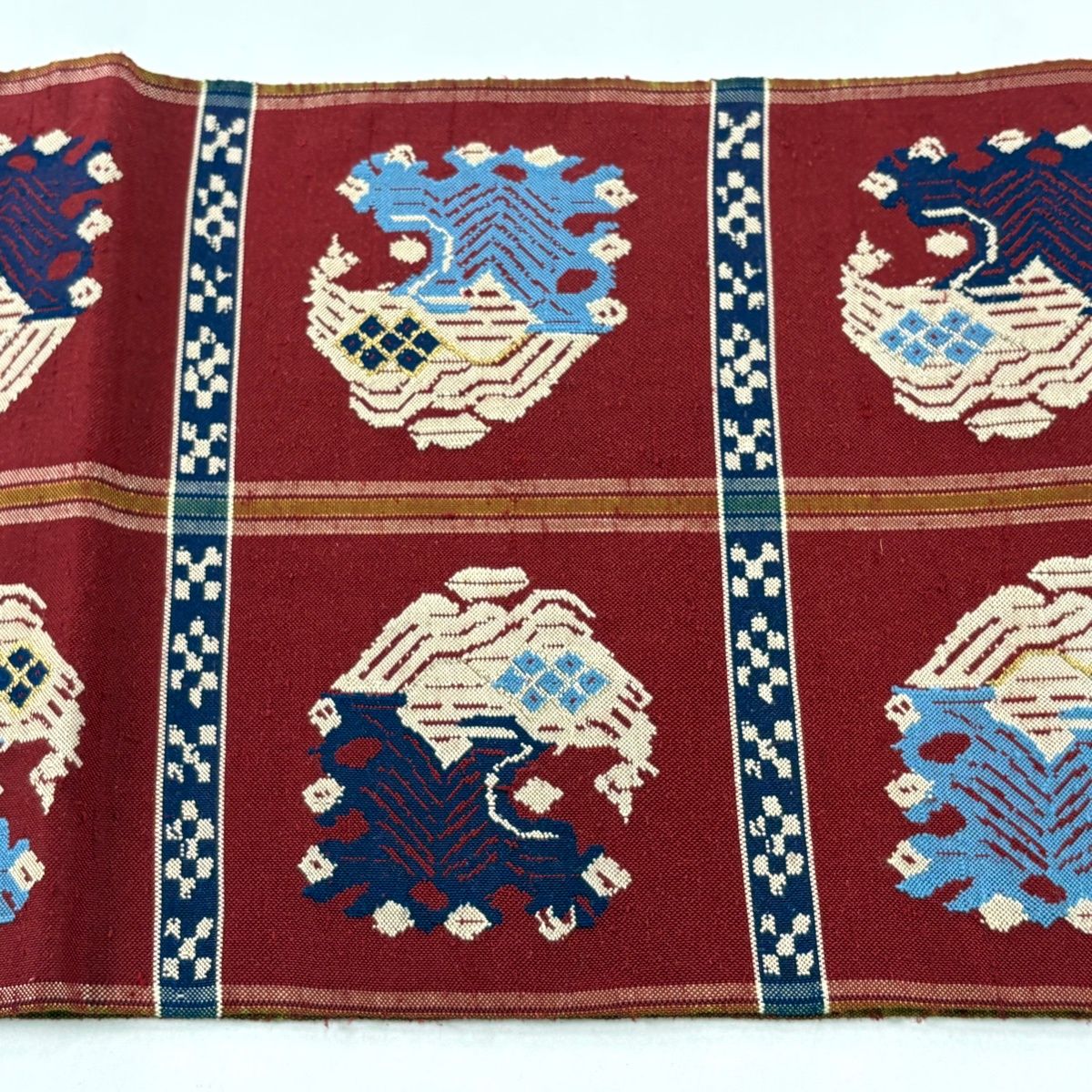 美品】 袋帯 逸品 龍村平蔵 落款 本袋 甲比丹孔雀 金銀糸 えんじ色