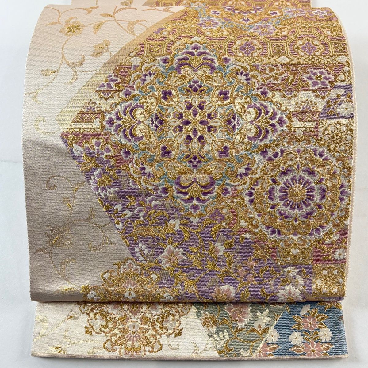 ZF-1141 袋帯 作家物 落款 刺繍 金箔 太鼓柄 正絹 逸品 袋帯 逸品 じゅらく 落款 帝王紫 華文 花唐草 金糸 刺繍 金色 お太鼓柄