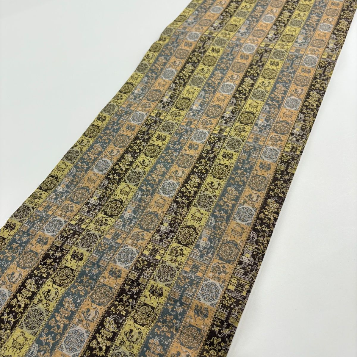 美品】 開き名古屋帯 逸品 龍村美術織物 証紙 比翼仕立て 紅牙瑞錦 箔