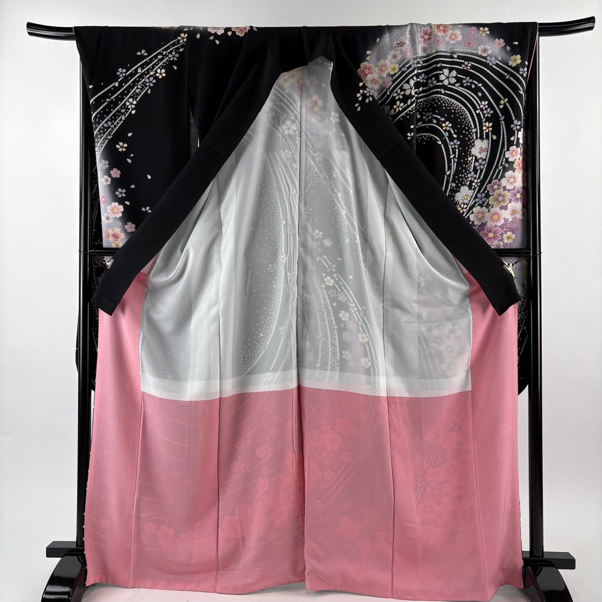 美品】 振袖 身丈168.5cm 裄丈68cm L 袷 桜 桜の花びら 箔 金銀彩 黒