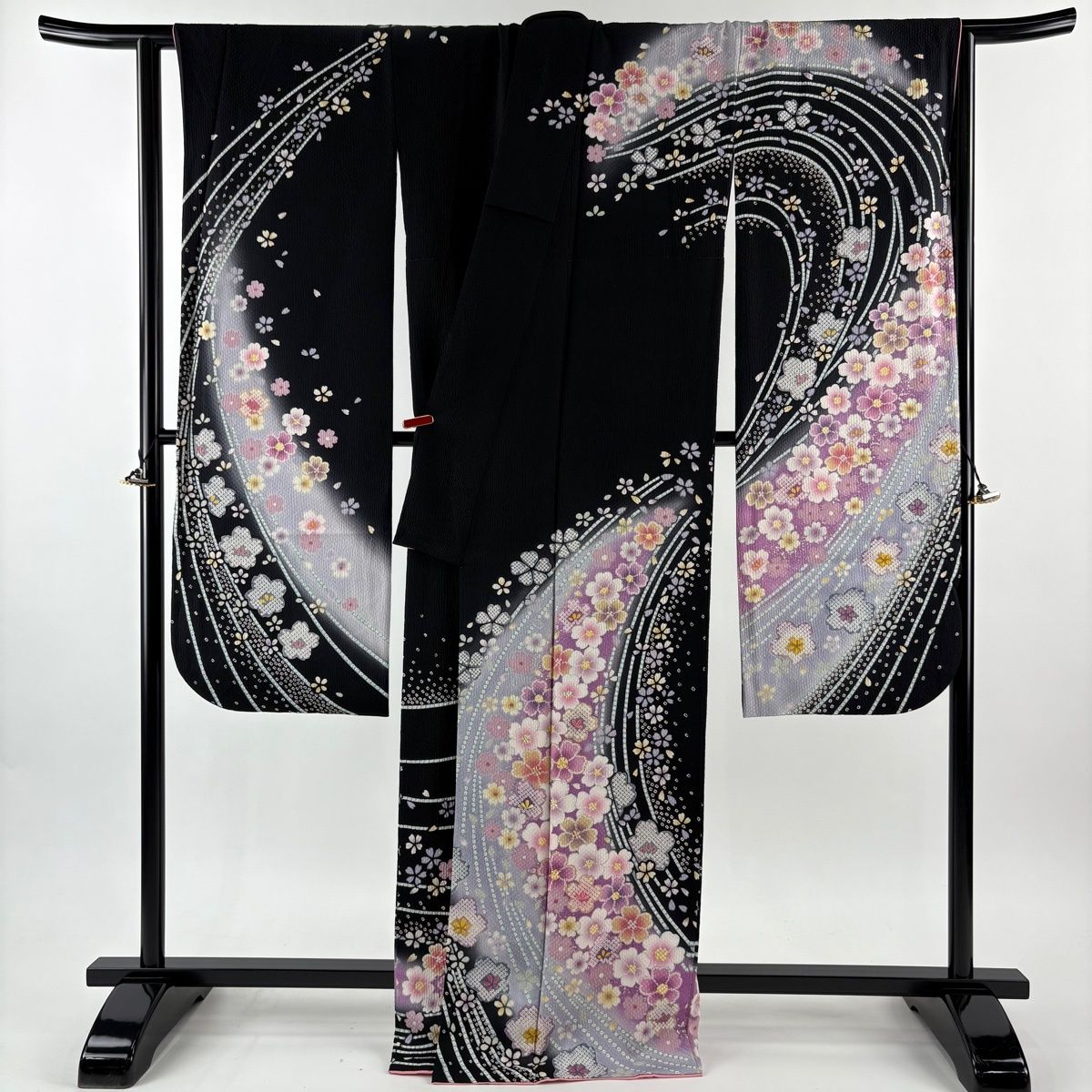 美品】 振袖 身丈168.5cm 裄丈68cm L 袷 桜 桜の花びら 箔 金銀彩 黒