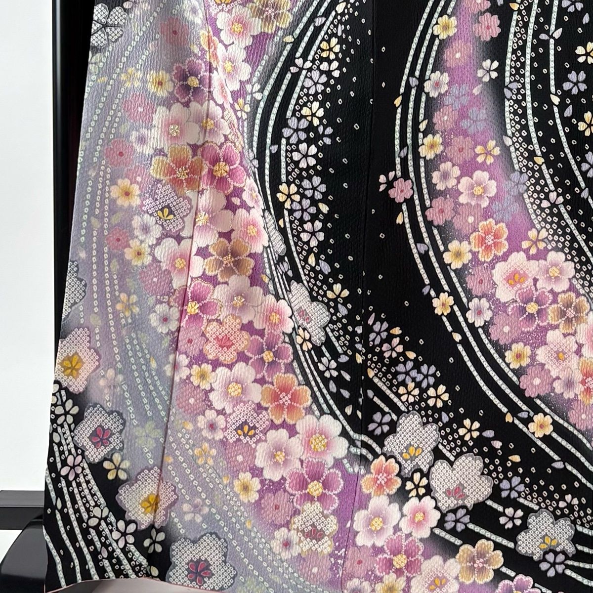 美品】 振袖 身丈168.5cm 裄丈68cm L 袷 桜 桜の花びら 箔 金銀彩 黒