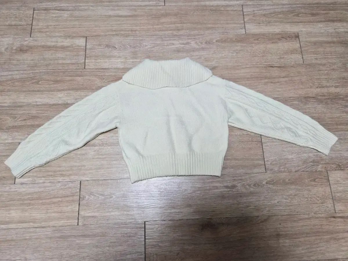 クロップド丈 SALE 36%OFF&frasl;返品不可DANCEガールズ キッズ アウトレット 子供服 tシャツ 女の子 | デビラボ GU公式 Bee GIRLSクロップドT ガールズ JR(キッズ) 子供