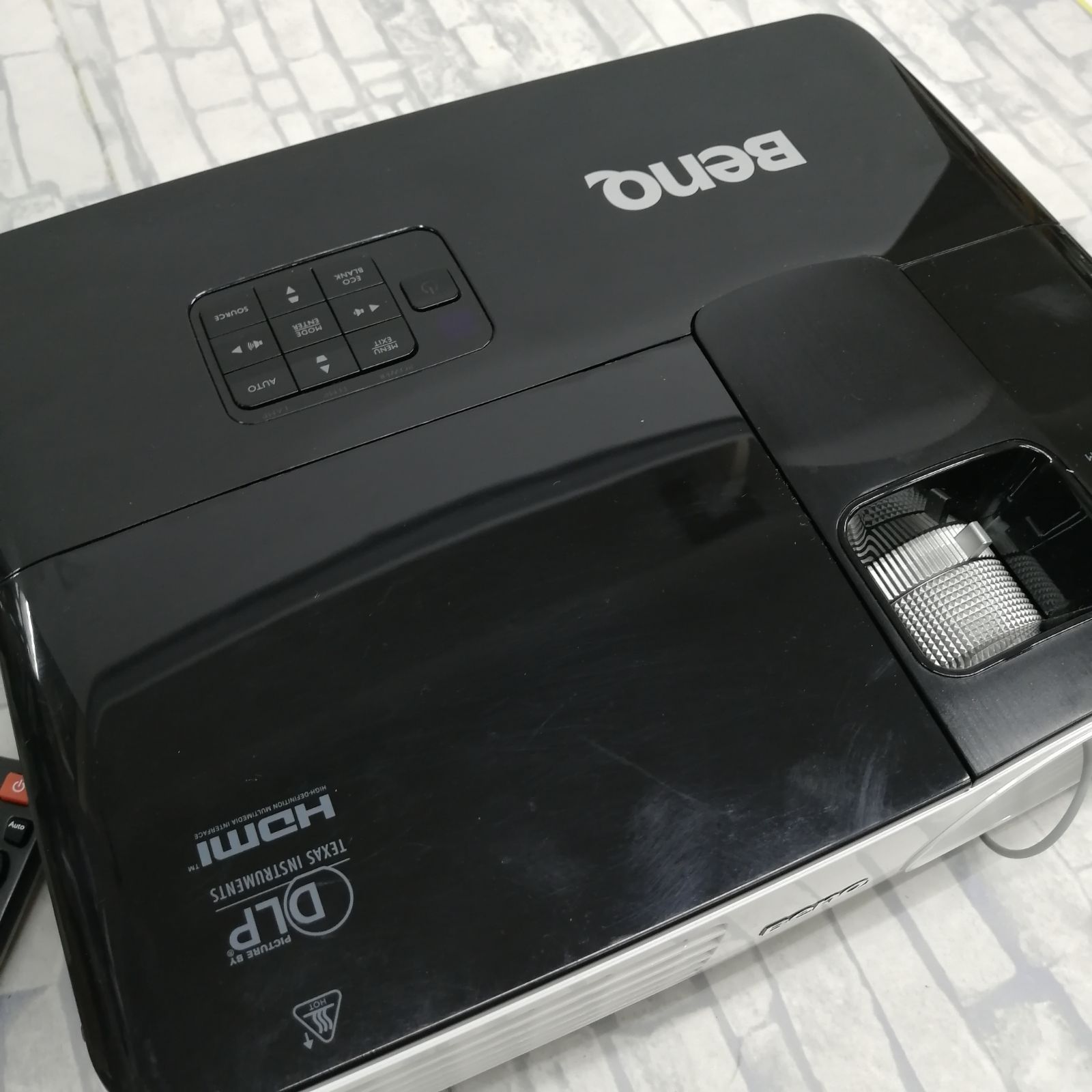 動作品】BENQ プロジェクター TH681 - メルカリ