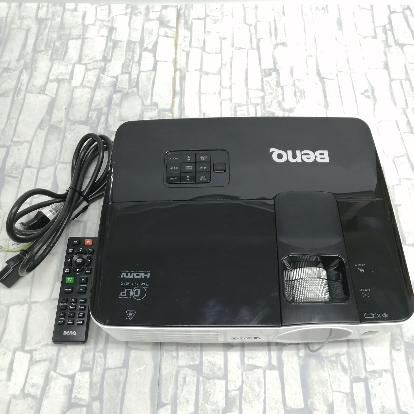 動作品】BENQ プロジェクター TH681 - メルカリ