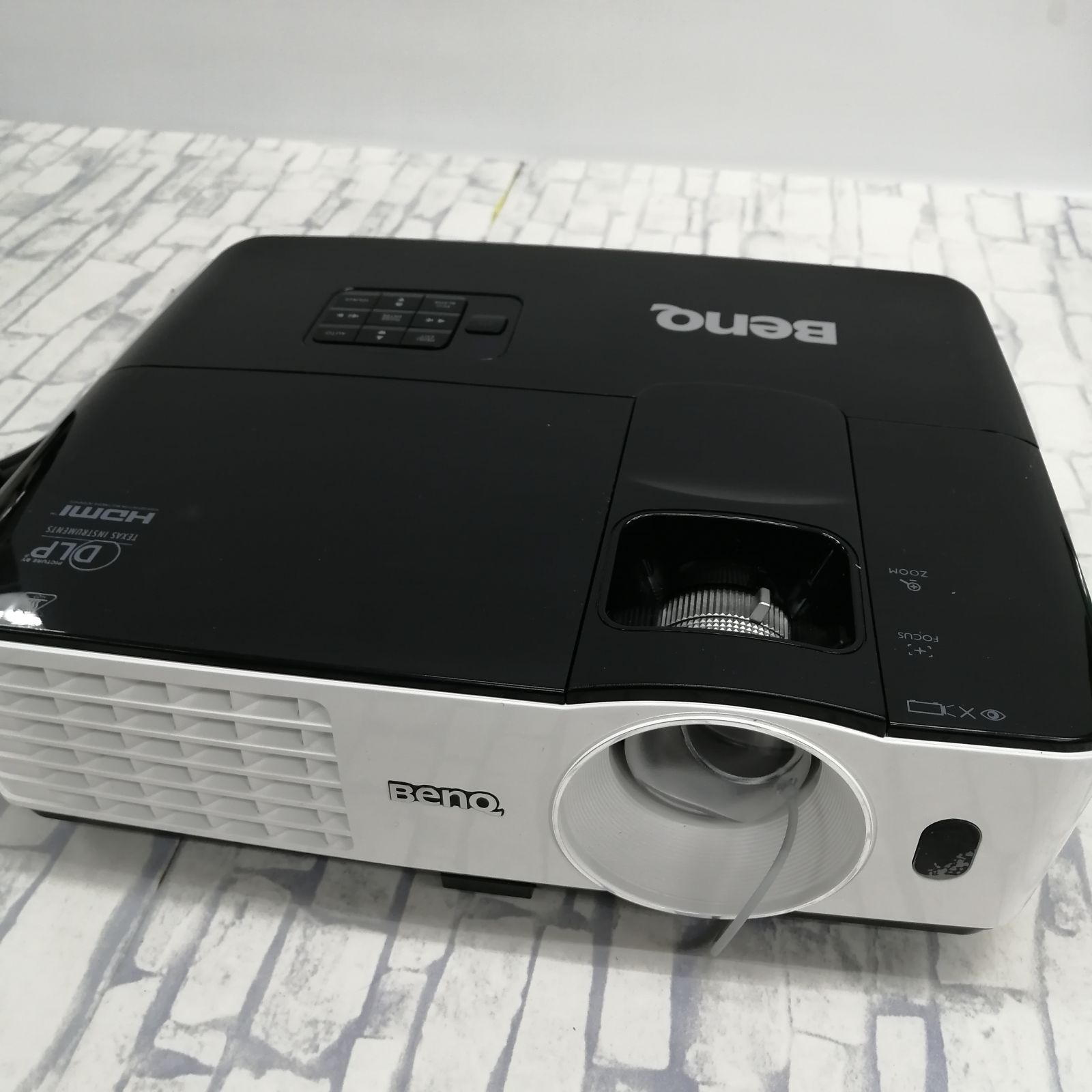 動作品】BENQ プロジェクター TH681 - メルカリ