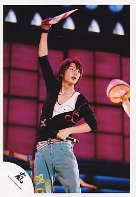 中古】生写真(ジャニーズ) 嵐/相葉雅紀/ライブフォト・膝上・衣装黒