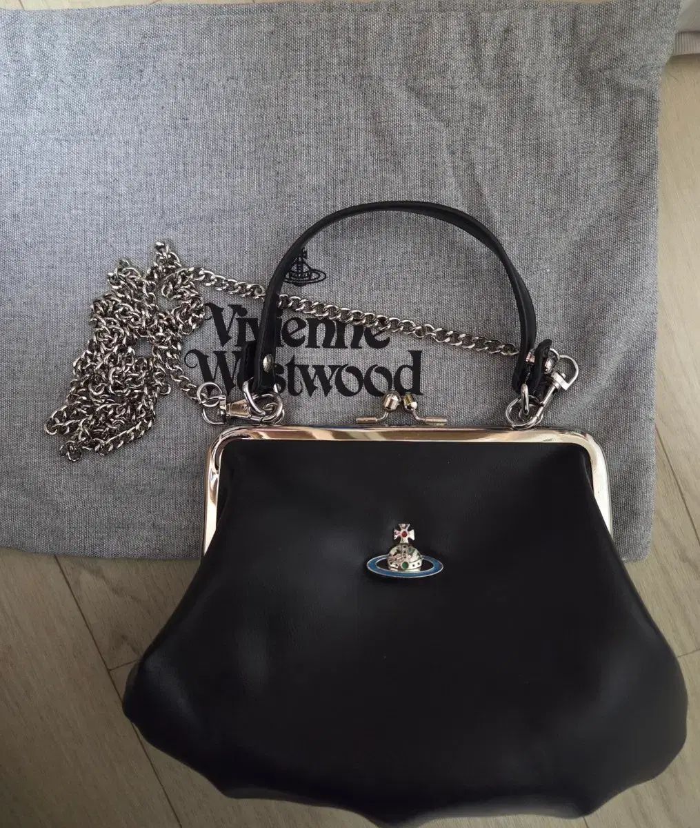 バッグ Vivienne Westwood Orb Logo Bow Hand Bag Orb Bow Tote, Vivienne Westwood - Designer Exchange | Buy Sell