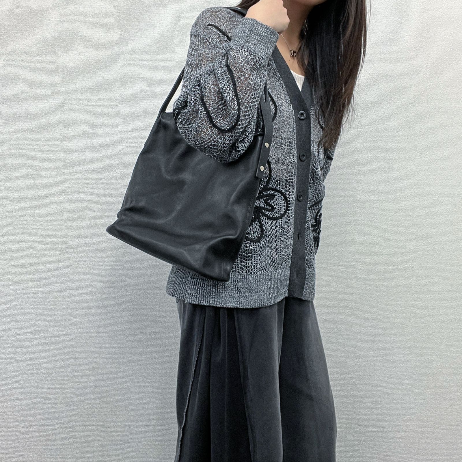 LOEWE ロエベ アナグラム ショルダーバッグ ブラック レザー 