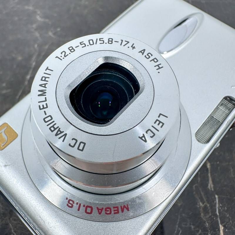 Panasonic パナソニック LUMIX DMC-FX8 シルバー 500万画素 光学3倍