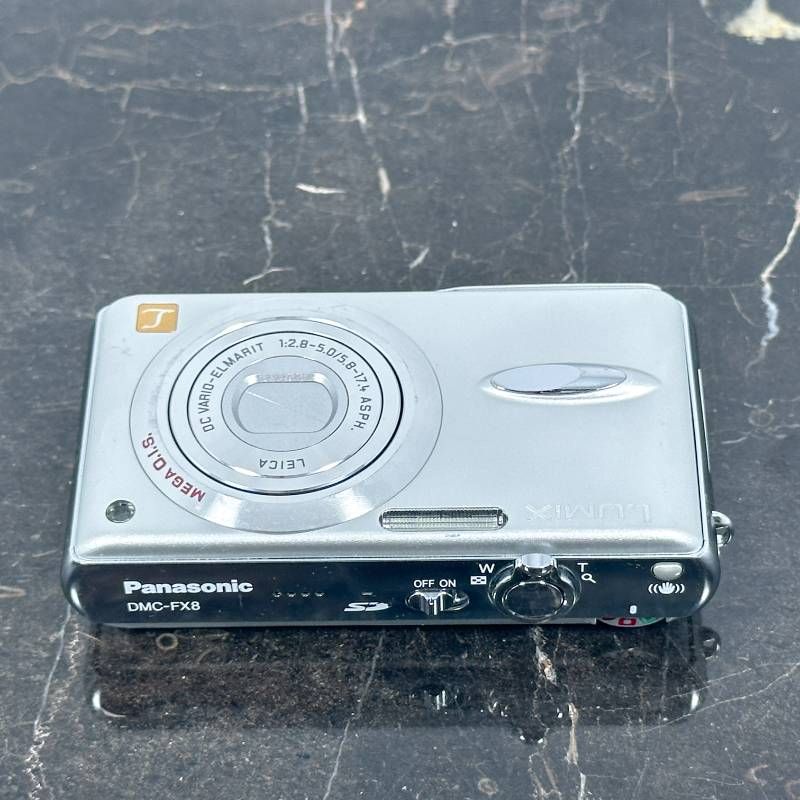 【美品】Panasonic パナソニック LUMIX DMC-FX8 シルバー Panasonic（パナソニック） Panasonic LUMIX DMC-FX8 シルキーシルバー