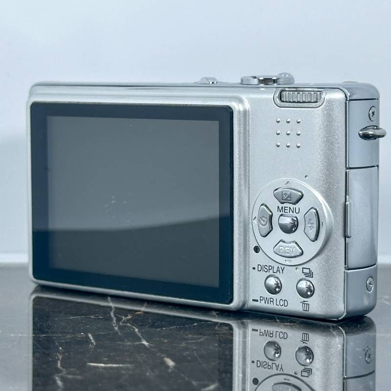 Panasonic パナソニック LUMIX DMC-FX8 シルバー 500万画素 光学3倍