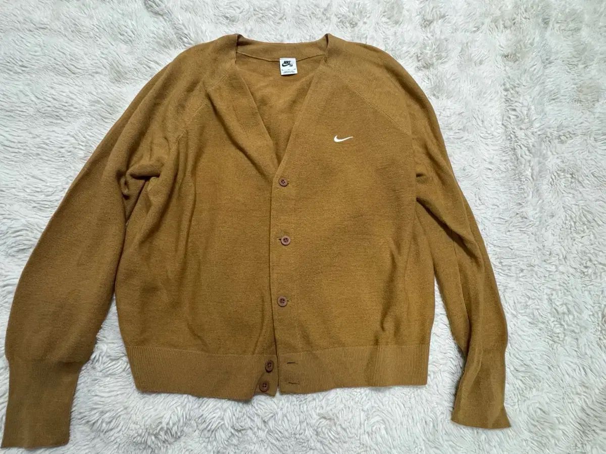 新品 NIKE SB XLサイズ ナイキ カーディガン ブラウン 茶色 ナイキ SB イェローブラウン カーディガン スウッシュ XL 新品 - メルカリ