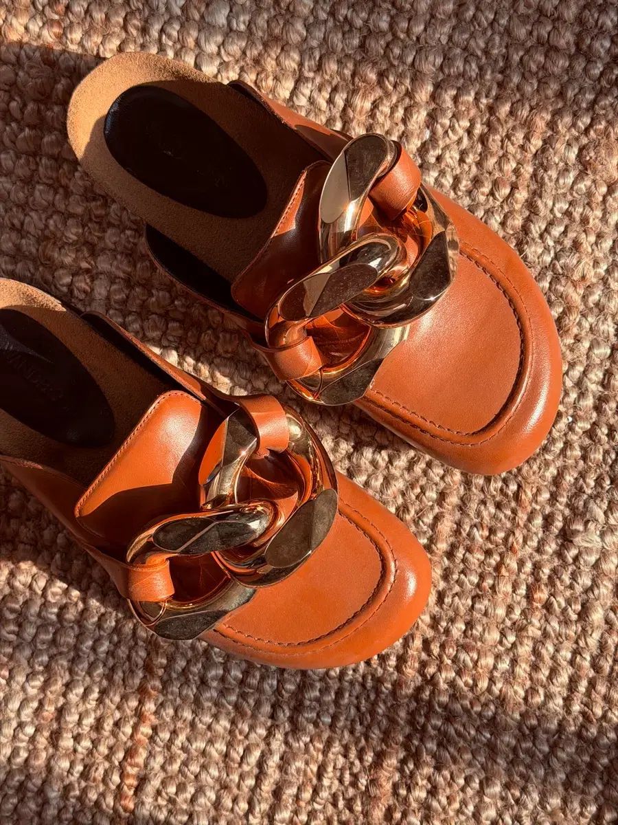 jwanderdon ミュール　チェーン jwanderdon ミュール チェーン CHAIN HEEL LEATHER MULES – JW Anderson