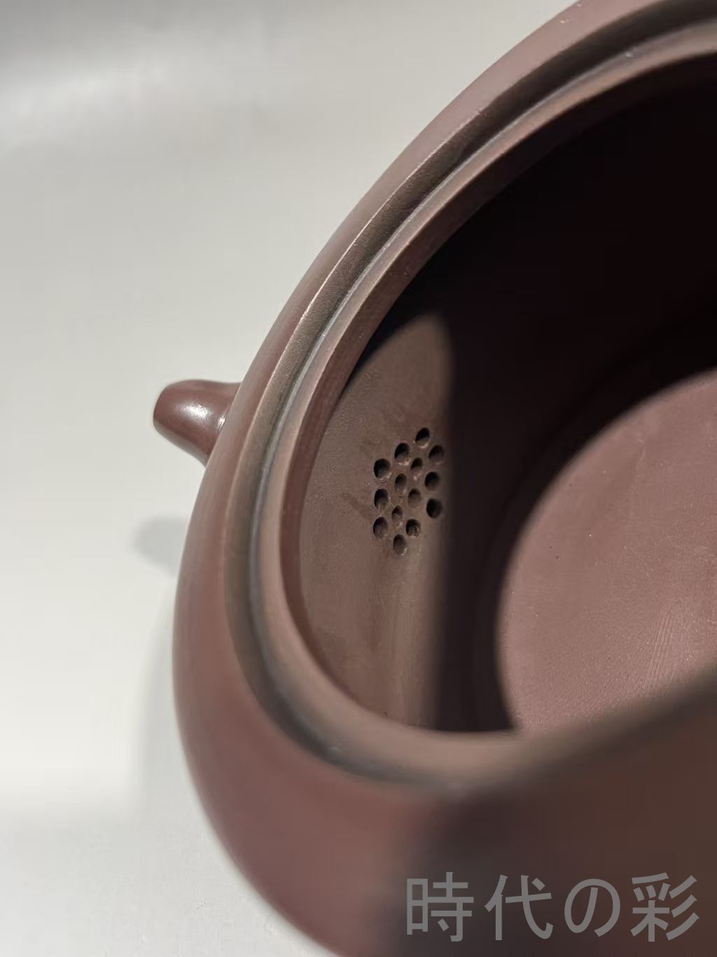 中国茶器　紫砂壺　宜興 在銘 朱泥 菊形 急須 底款：顧景舟 中国茶器 紫砂壺 宜興 在銘 朱泥 菊形 急須 底款：顧景舟 顾景舟