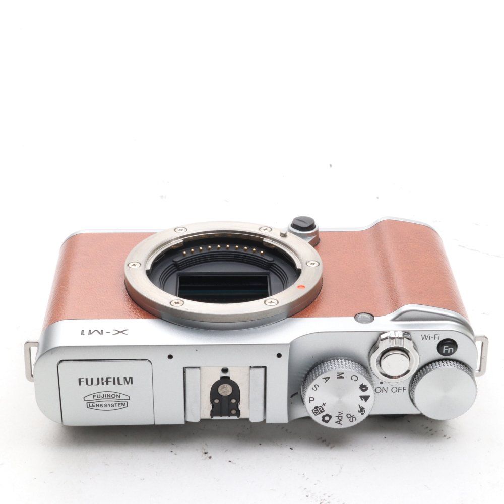 ★美品★ FUJIFILM ミラーレス一眼カメラ X-M1 ボディ ブラウン Amazon | FUJIFILM ミラーレス一眼 ボディ ブラウン FX-X-M1BW