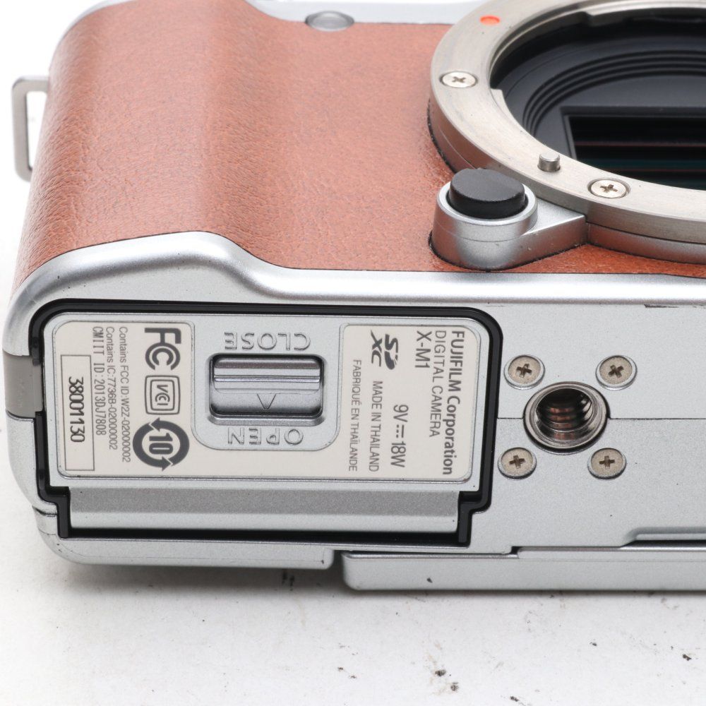 ★美品★ FUJIFILM ミラーレス一眼カメラ X-M1 ボディ ブラウン Amazon | FUJIFILM ミラーレス一眼 ボディ ブラウン FX-X-M1BW