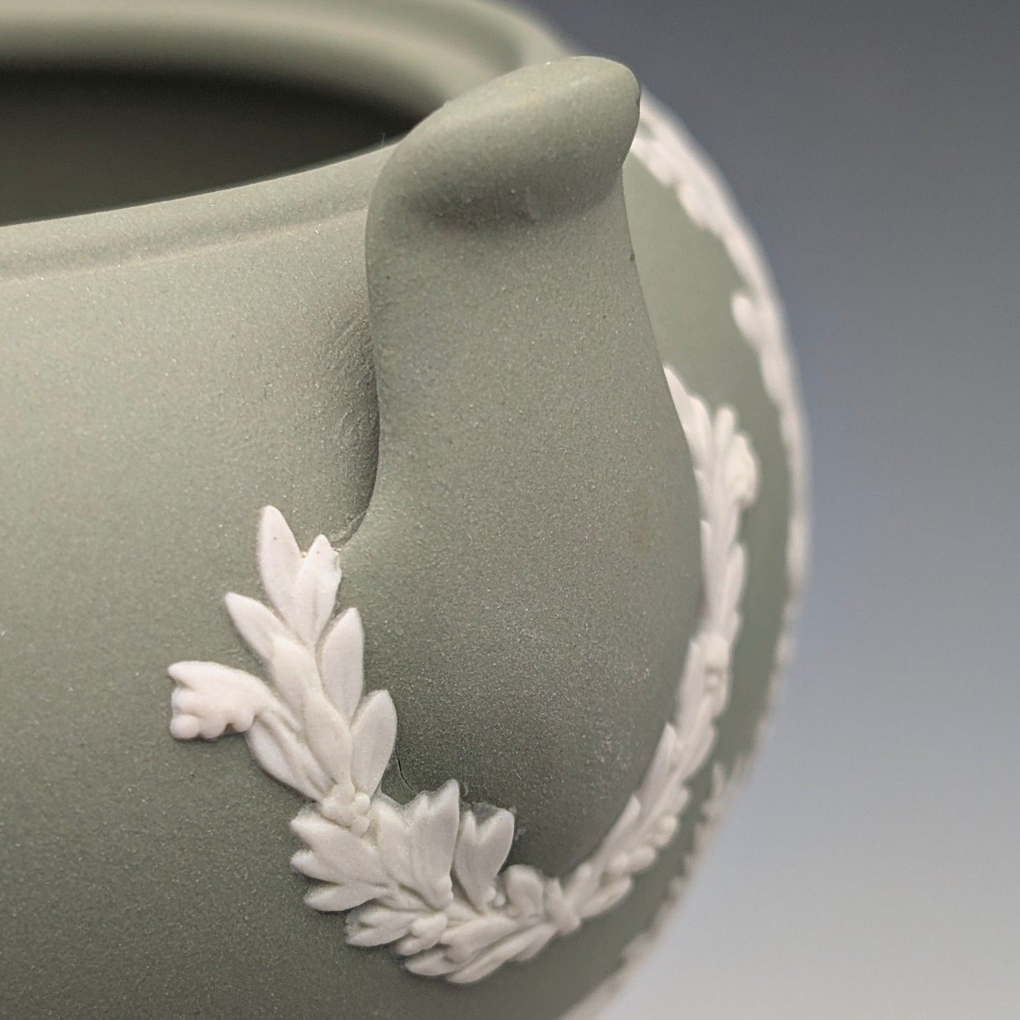 1978年 英国ヴィンテージ ウェッジウッド グリーンジャスパーウェア製