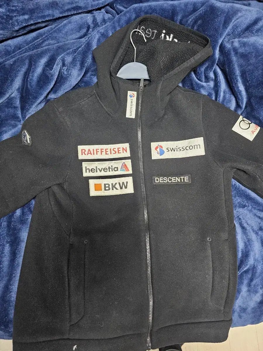 新品・未使用】ゆる筋トレビーズクッション テトラハグ ドビーダークグレー