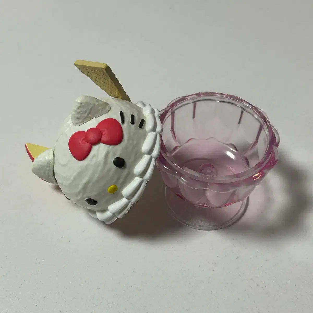 【超激レア】　サンリオ　ハローキティ　デザートキーホルダー　2000年製　パフェ 超激レア】 サンリオ ハローキティ デザートキーホルダー 2000年製 パフェ