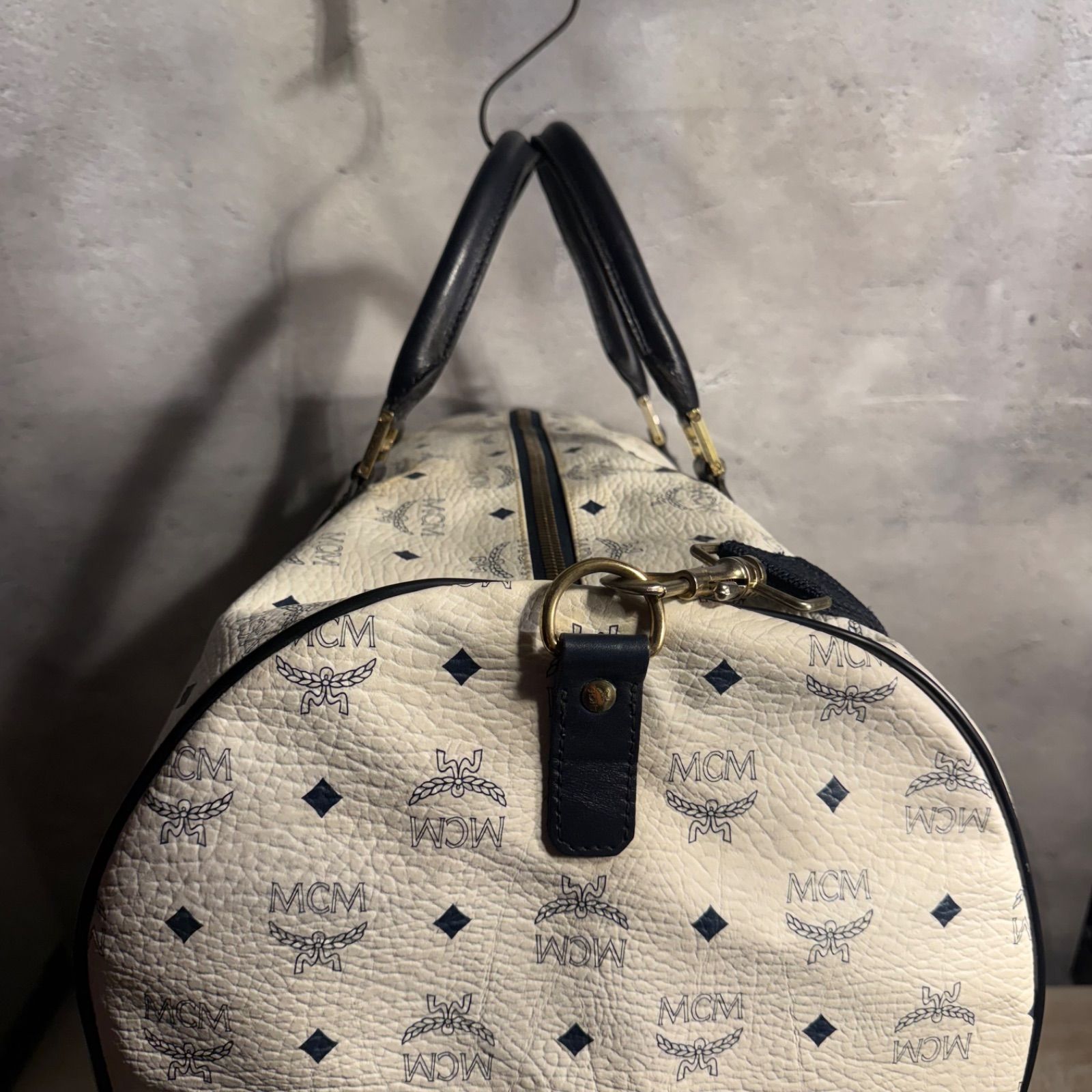 MCM モノグラム柄 ボストンバッグ 大容量 MCM モノグラム ボストンバッグ ドラムバッグ アイボリー×ネイビー 大