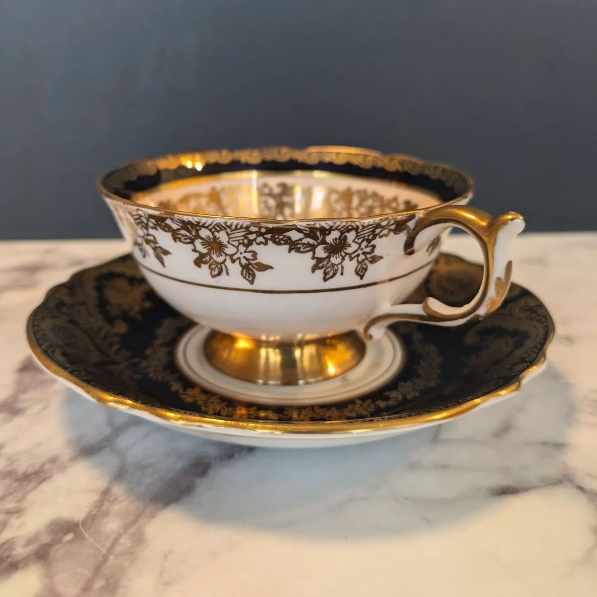 ★美品★ パラゴン カップ＆ソーサー フルーツ 金彩 ピオニーシェイプ コバルト ☆美品☆ パラゴン ピオニーシェイプ カップ＆ソーサー コバルト